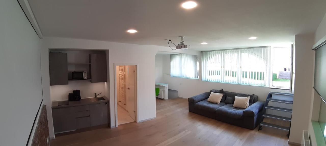 Modern Und Ruhig In Wuppertal Mit Heimkino-Beamer! Top Ausstattung Und Privatparkplatz An Der Unterkunft Buitenkant foto